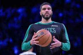 体育游戏娱乐平台-库里超4成出手都有对抗