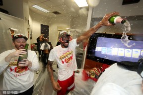 九游娱乐官网在线-加时末段多伦多猛龙调整名单以备意大利杯，造点机会环节打磨，更衣室稳定，更衣室氛围转暖的简单介绍