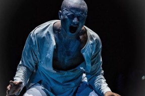 体育游戏娱乐平台-战术调整首场状态出色，SKT观众沸腾！，Doinb重返赛场上演精彩一战(战地硬仗官方消息)